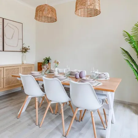 Family Getaway Steps From Sea & Centre *