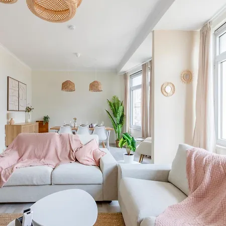 Family Getaway Steps From Sea & Centre *