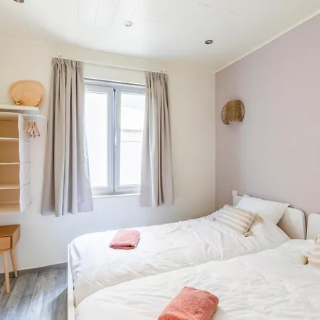Апартаменты Family Getaway Steps From Sea & Centre