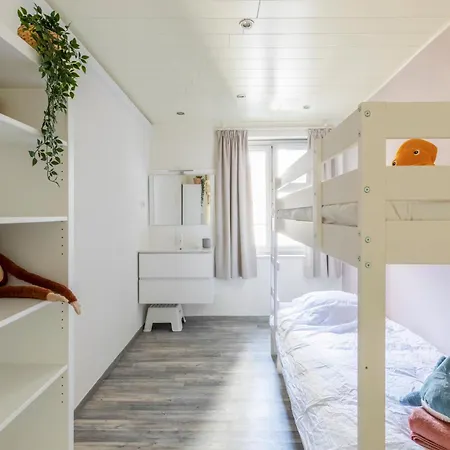 Family Getaway Steps From Sea & Centre *
