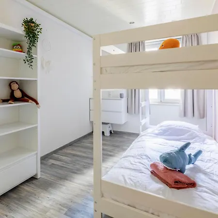 Апартаменты Family Getaway Steps From Sea & Centre