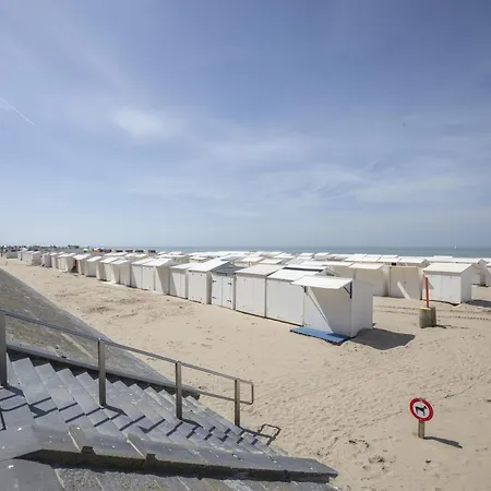 Family Getaway Steps From Sea & Centre